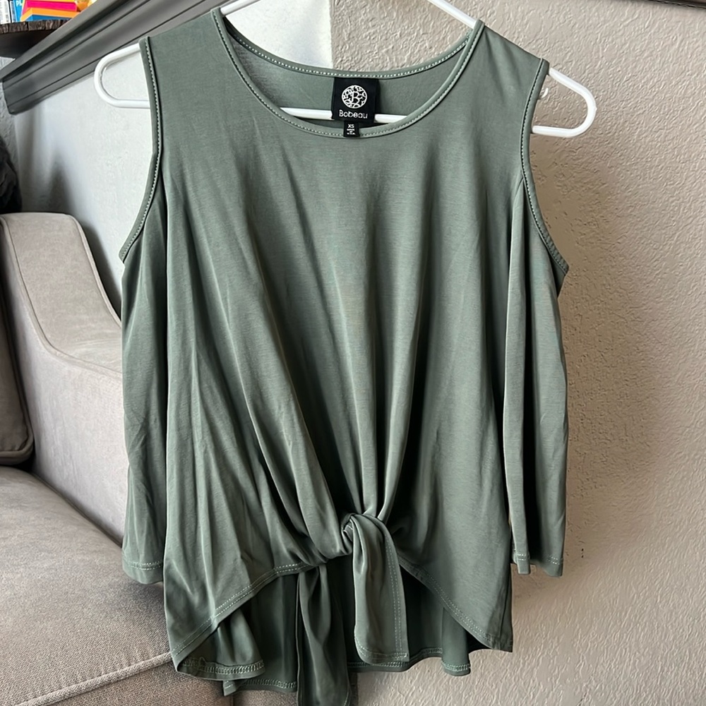 Bobeau peek-a-boo shoulder knot tie crop top